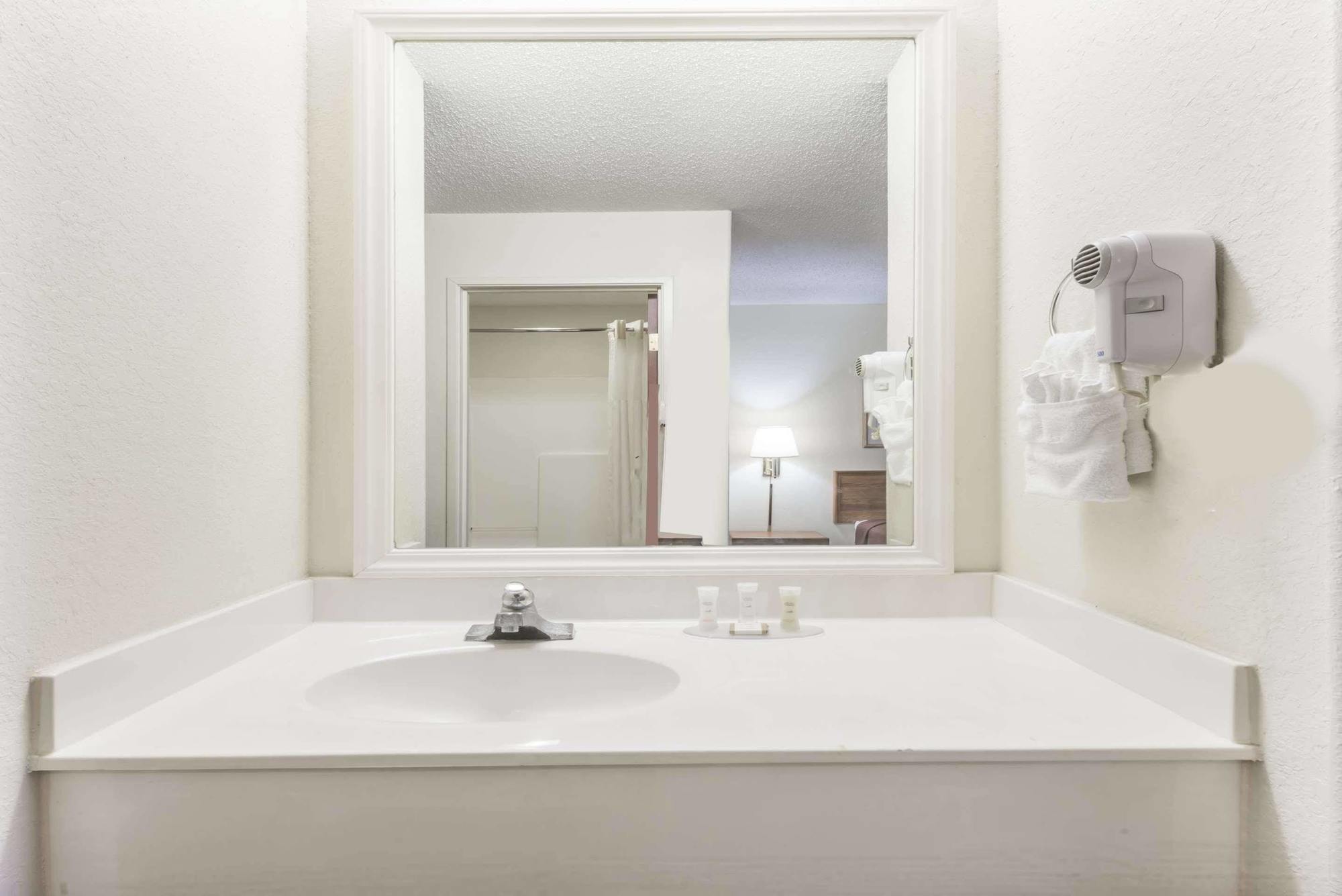 Howard Johnson By Wyndham Iowa La Extérieur photo