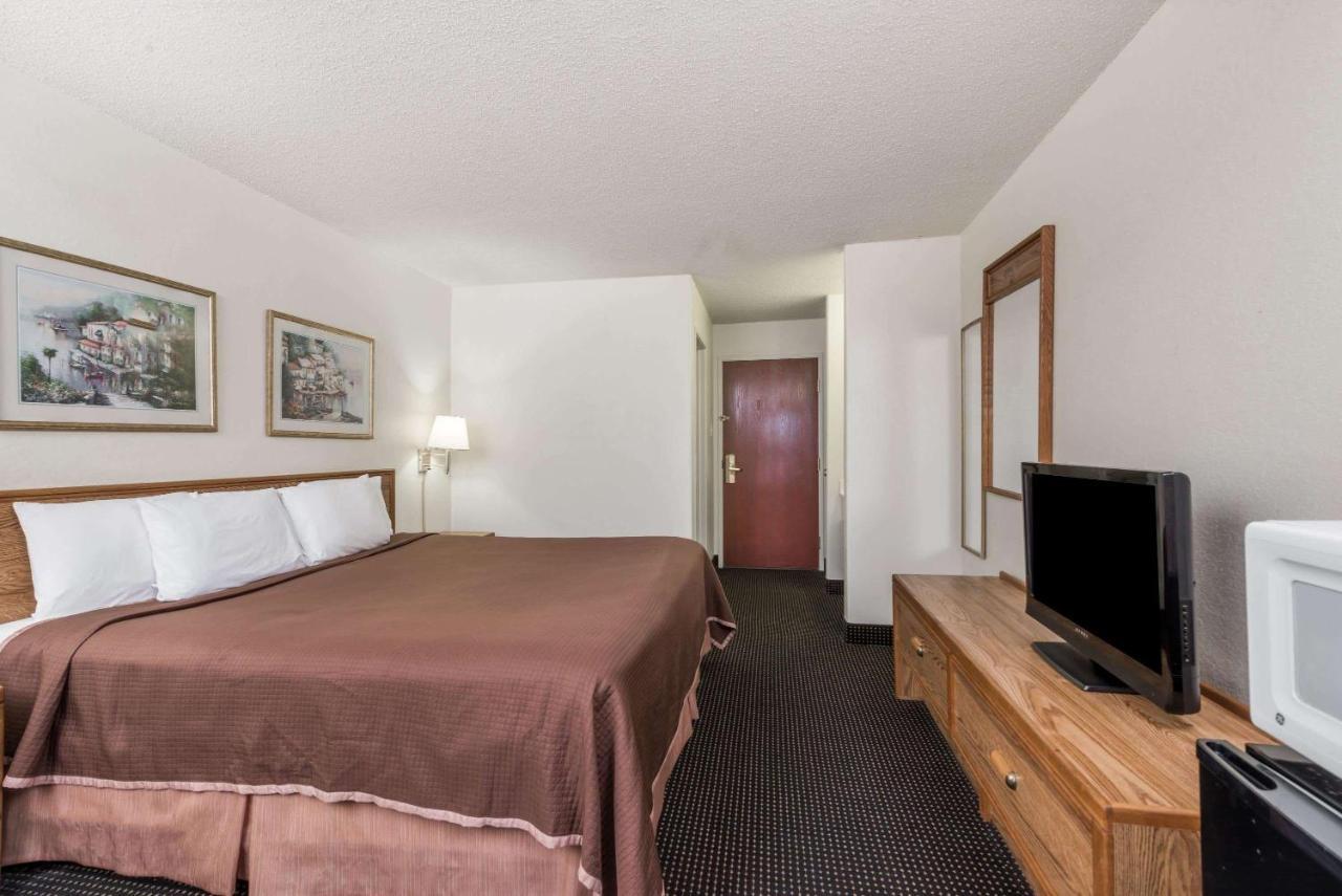 Howard Johnson By Wyndham Iowa La Extérieur photo