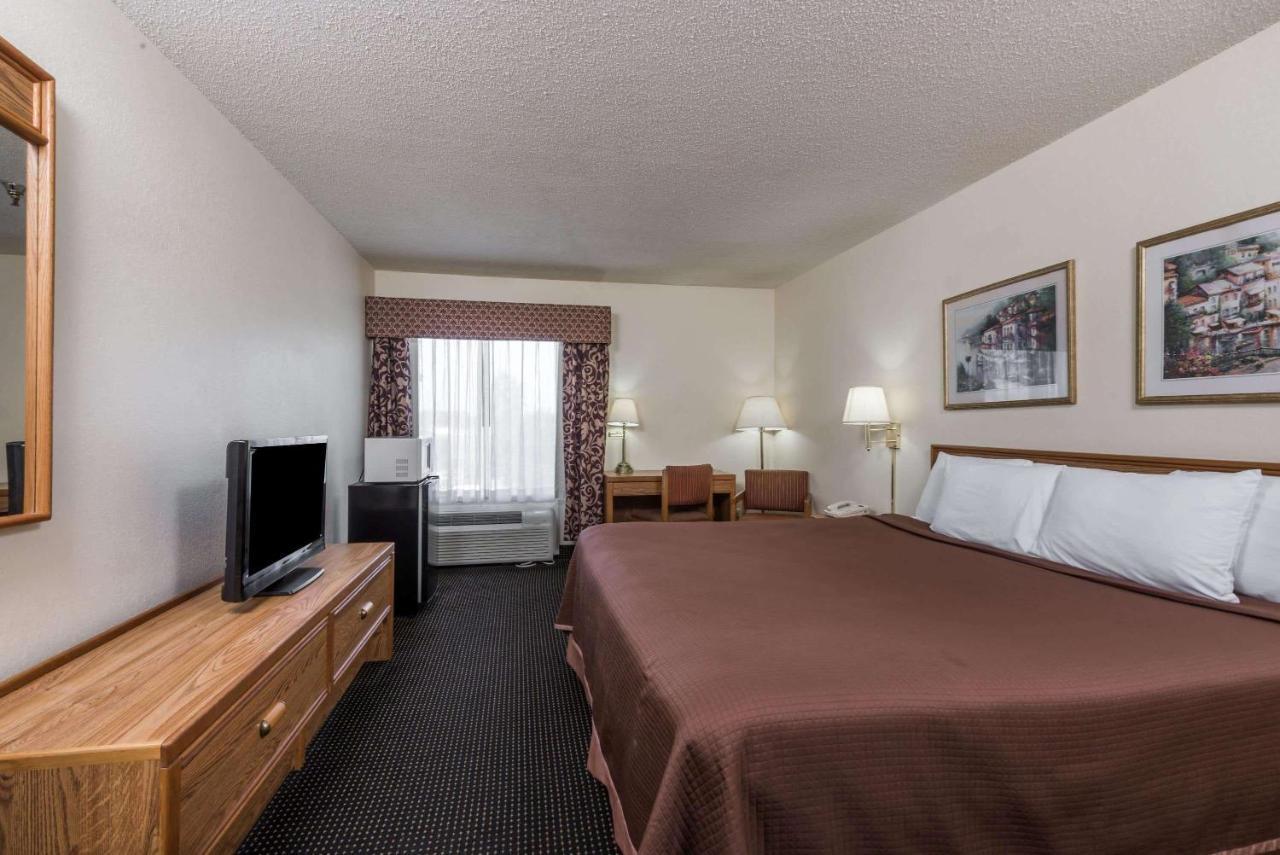Howard Johnson By Wyndham Iowa La Extérieur photo