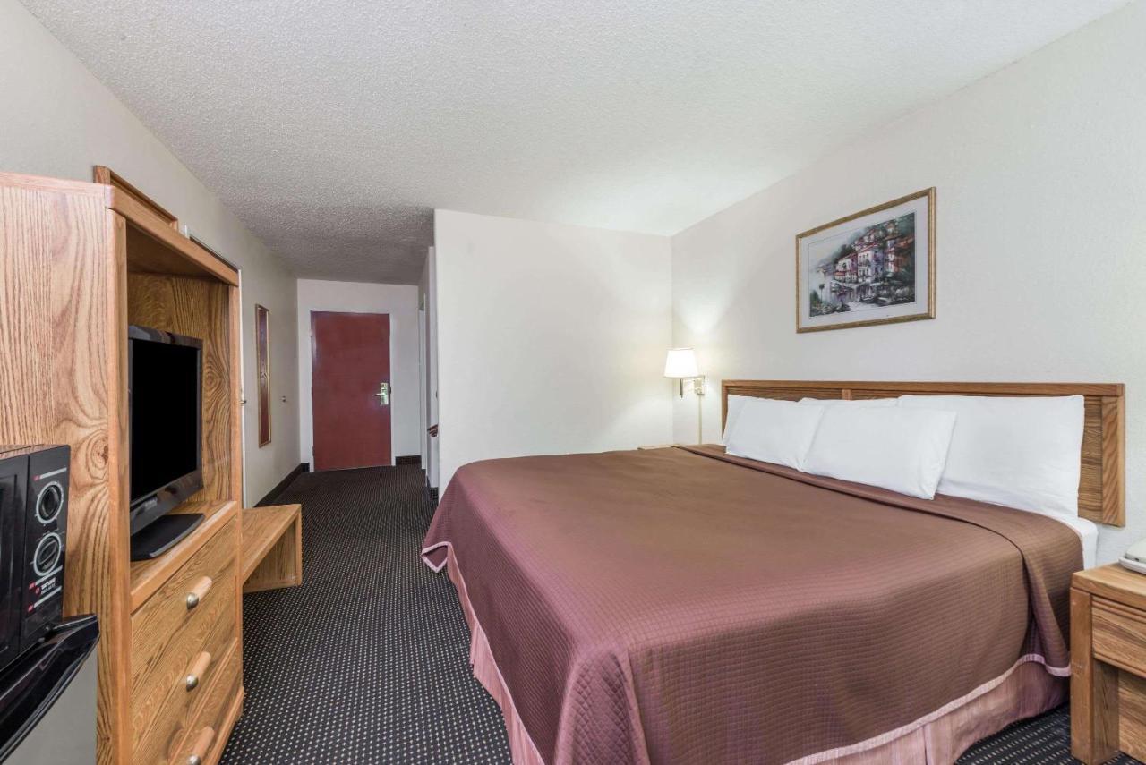 Howard Johnson By Wyndham Iowa La Extérieur photo