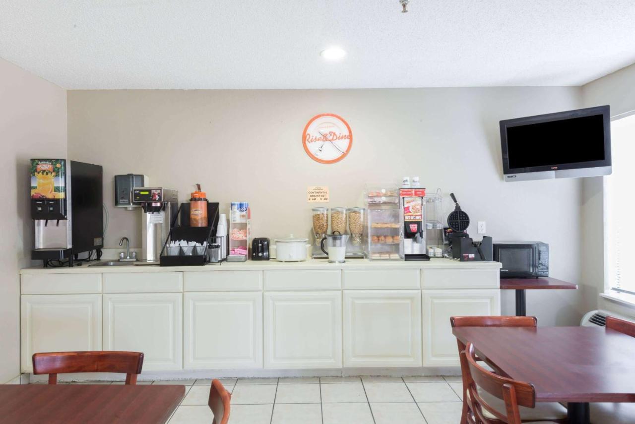 Howard Johnson By Wyndham Iowa La Extérieur photo